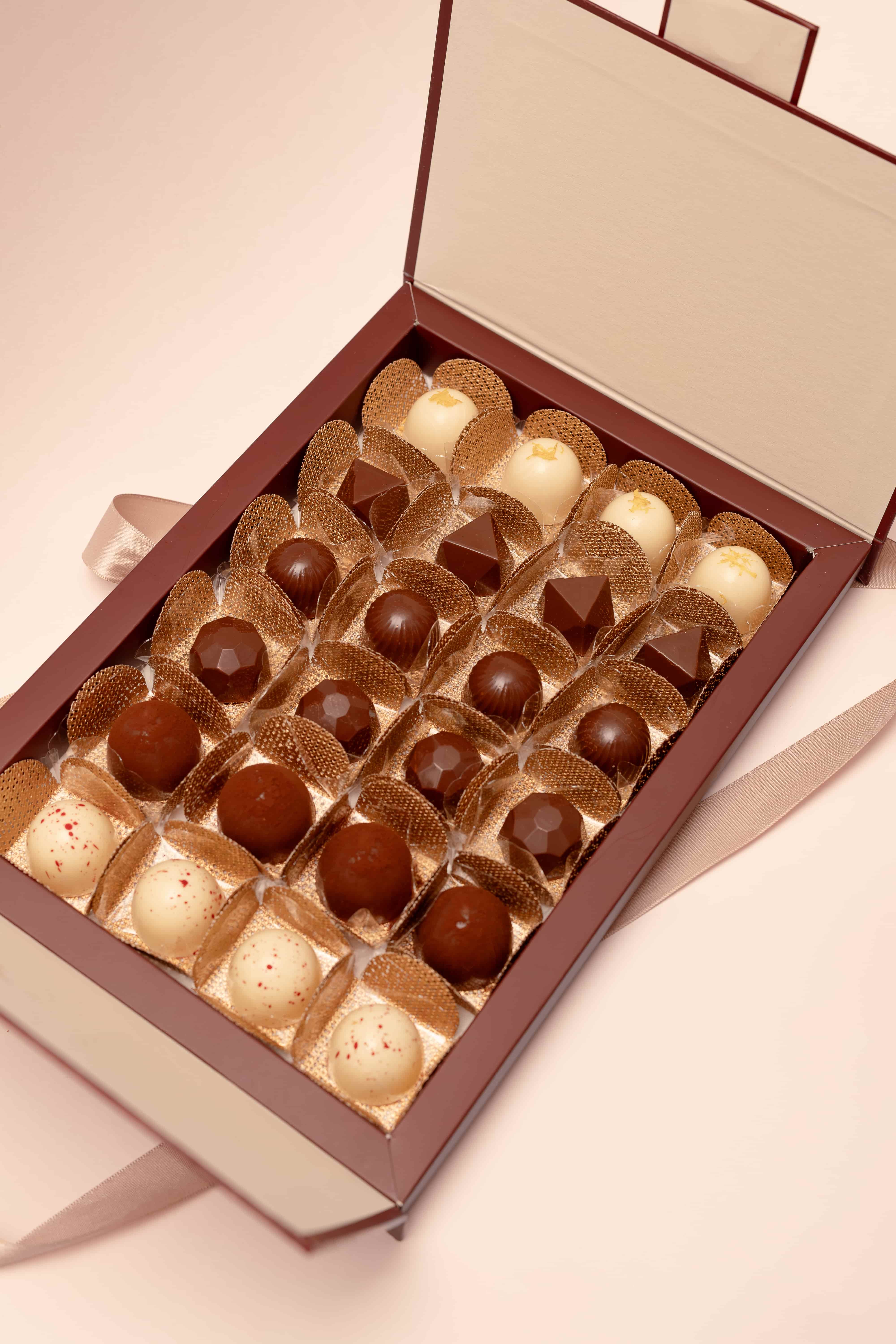 Segunda imagem do produto Caixa 24 Bombons